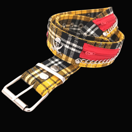 Cinturón escocés amarillo con cremalleras, cadenas y calaveras