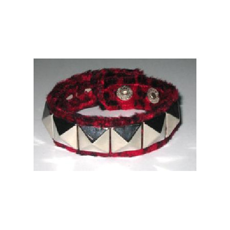 Wristband 1 row skewer pyramid red leopard