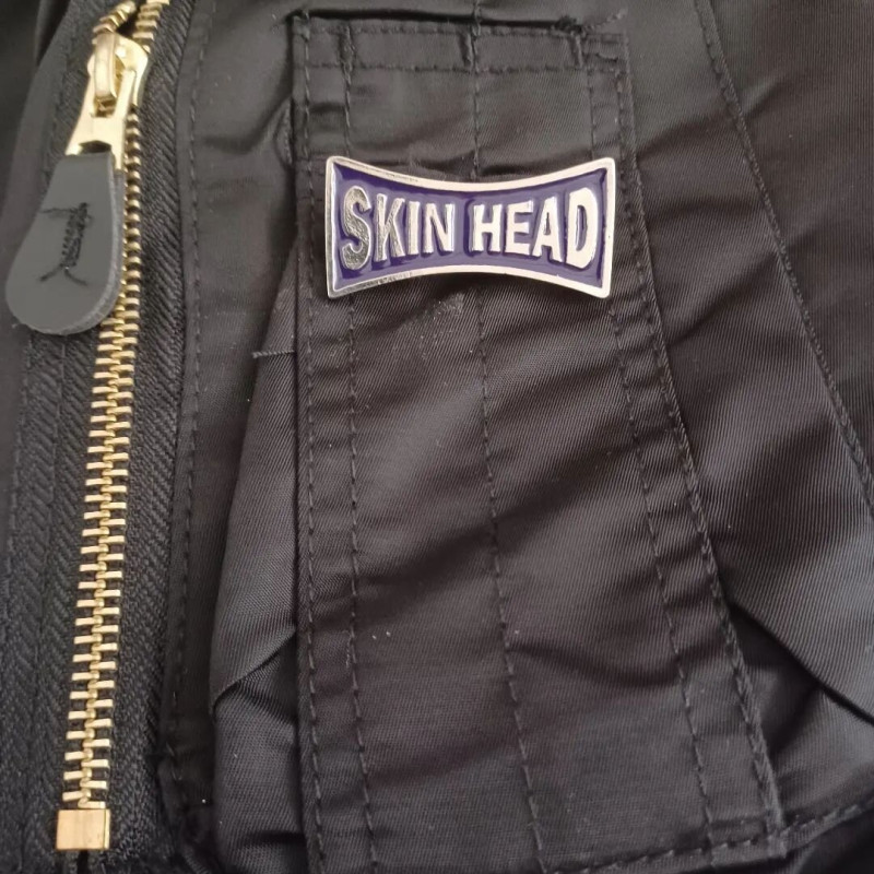 Pin grande Skinhead lila oscuro