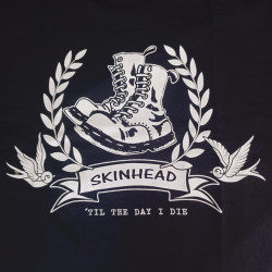 Camiseta Skinhead botas