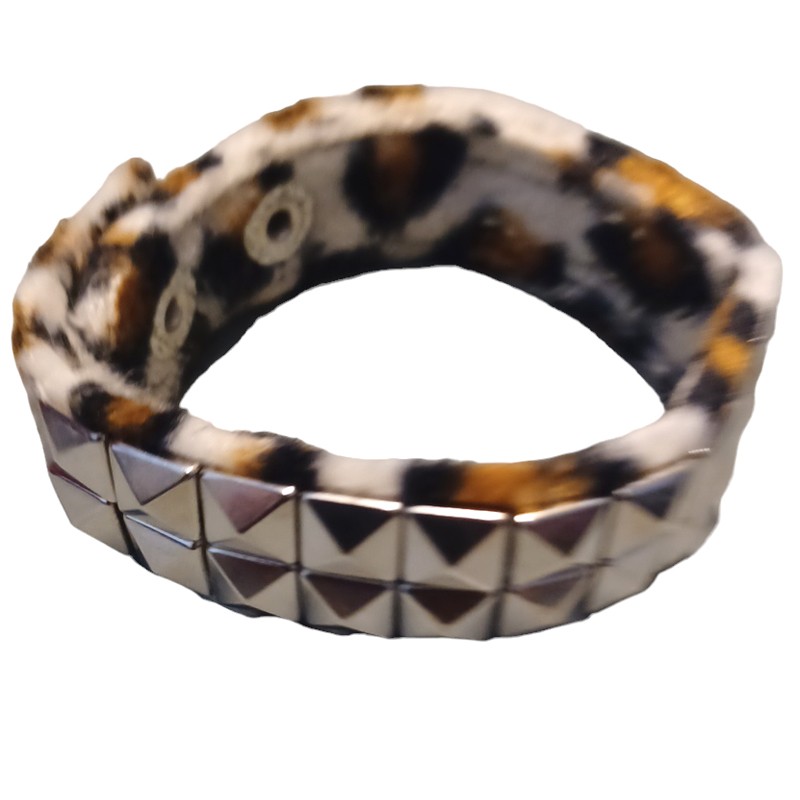 Muñquera 2 filas pinchos pirámide