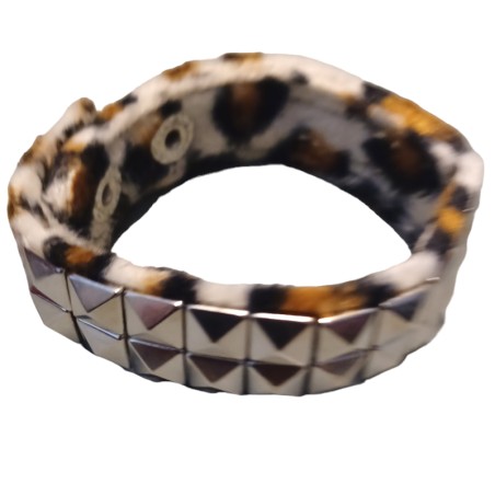 Muñquera 2 filas pinchos pirámide