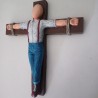 Figura grande skinhead crucificado