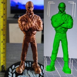 Figura pintada Skinhead con base circular