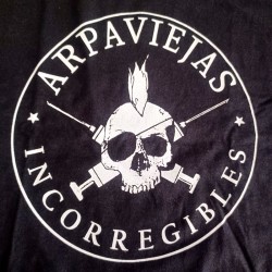 Camiseta Arpaviejas - Incorregibles