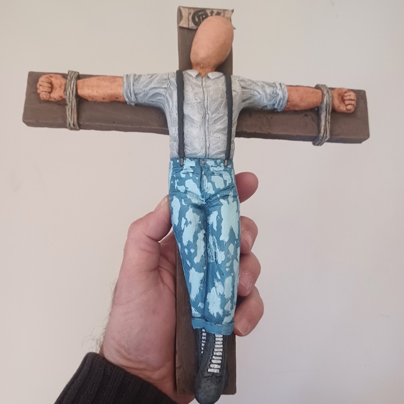 Figura grande Skinhead crucificado